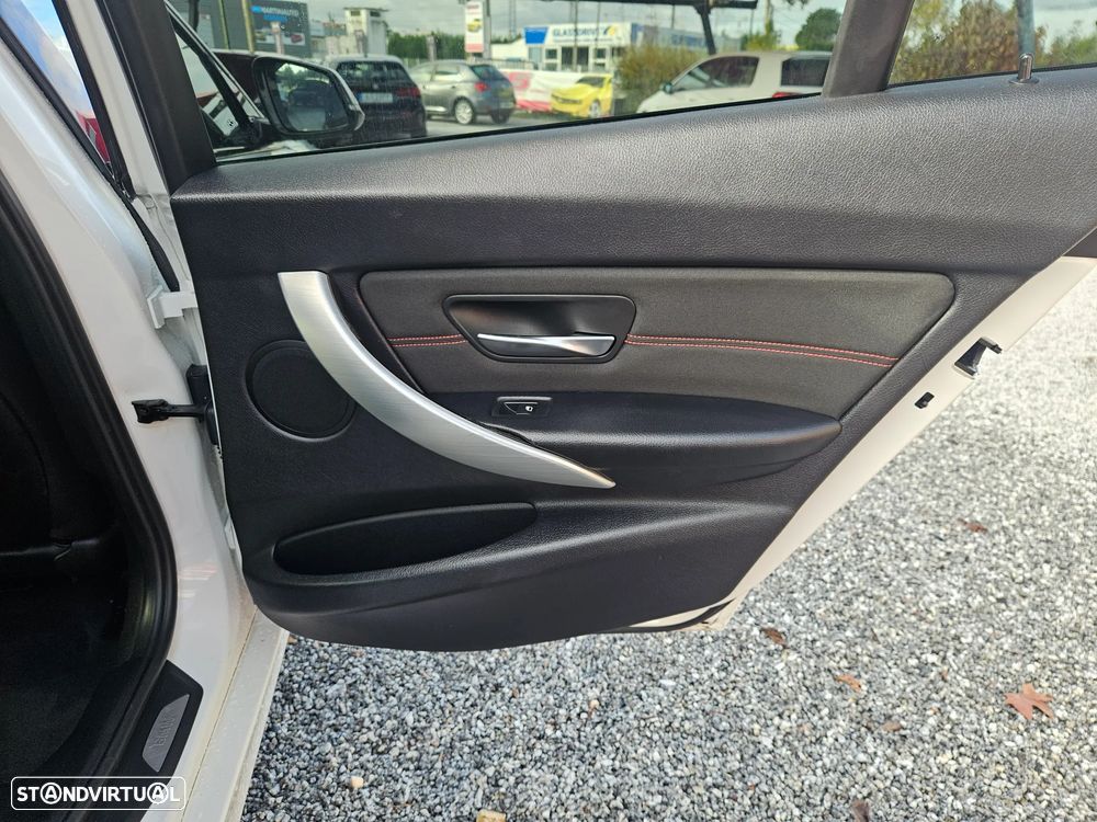 BMW 320 d Line Sport - 23
