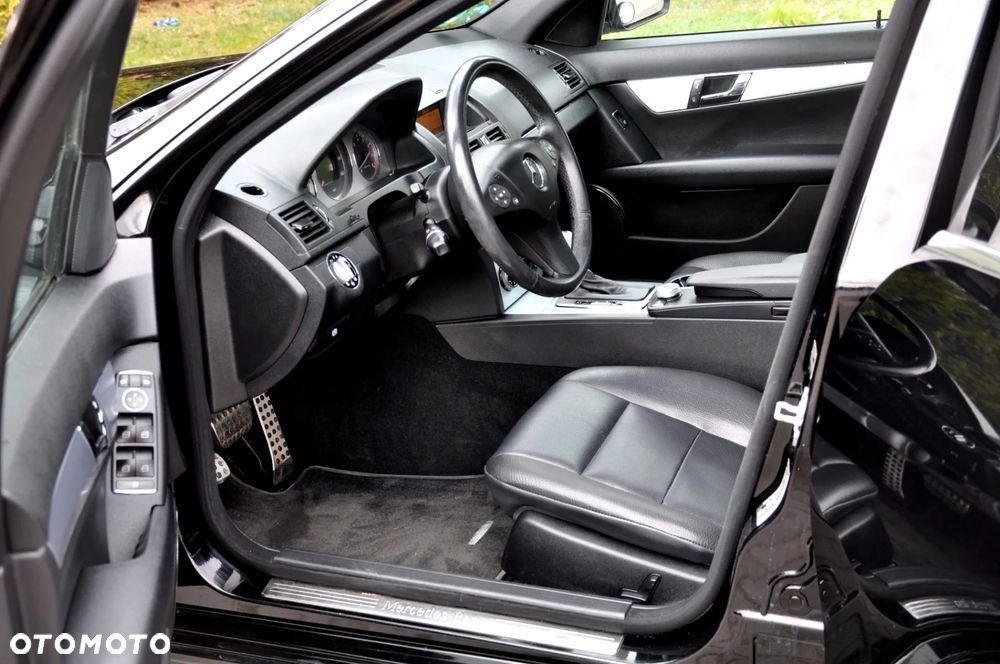 Mercedes-Benz Klasa C 300 7G-TRONIC SPORT EDITION - 28