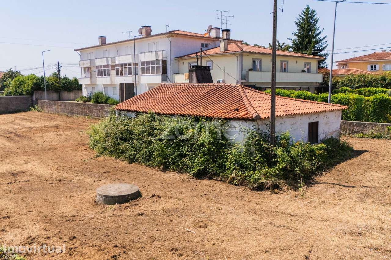 Moradia Térrea para restauro em Manhente - Barcelos - Grande imagem: 2/16