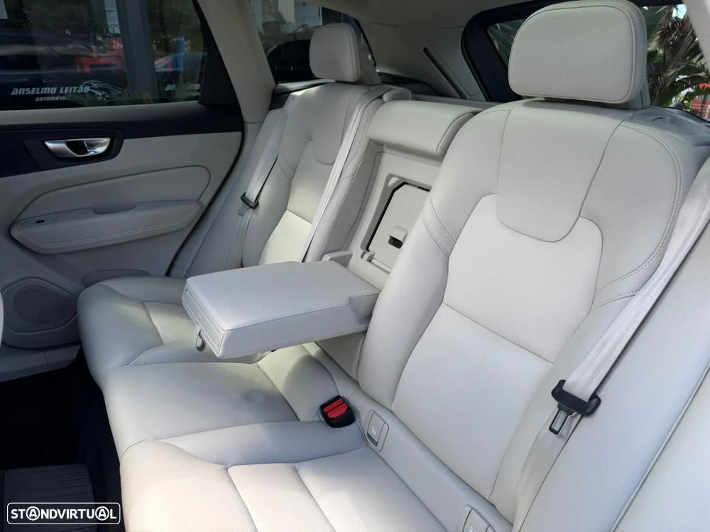 Volvo XC 60 2.0 T6 PHEV Ultimate Dark AWD - 26