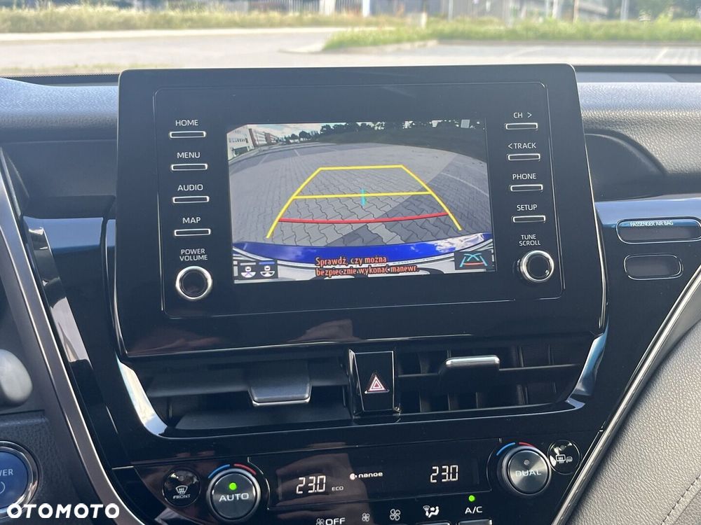 Toyota Camry 2.5 Hybrid Comfort CVT - 22