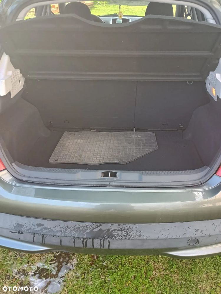 Peugeot 207 - 8