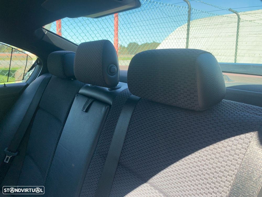 BMW 318 d Pack M - 14