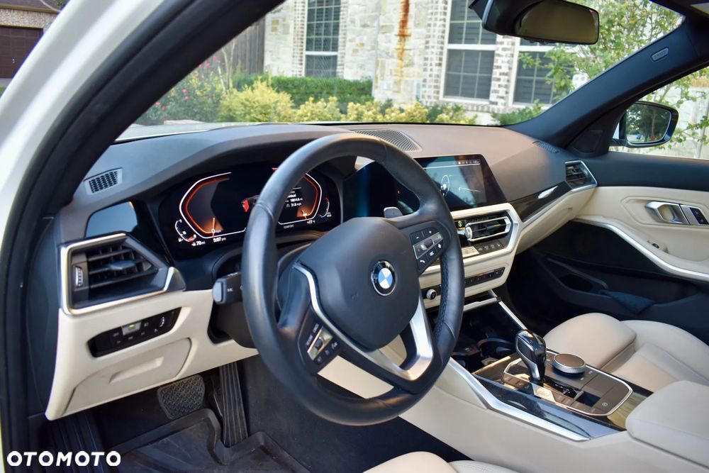 BMW Seria 3 330i - 12