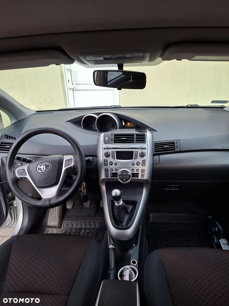 Toyota Verso 1.8 Premium EU5 - 11