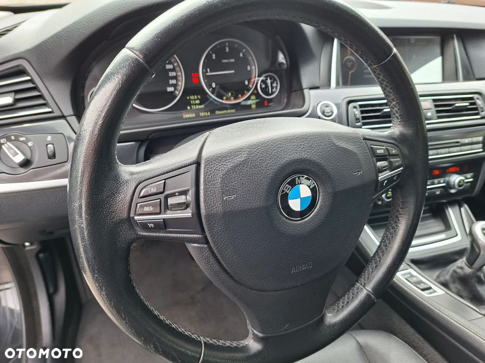 BMW Seria 5 520d Luxury Line - 9