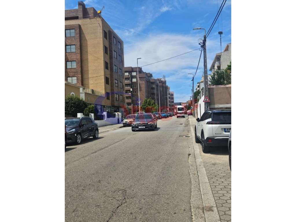 Loja de Rua junto Rotunda Santo Ovídio - Grande imagem: 5/19