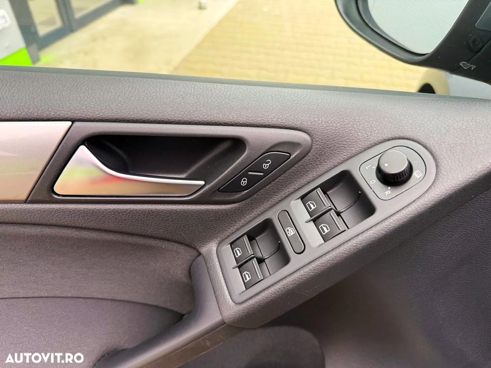 Volkswagen Golf 1.6 TDI DPF Comfortline - 24