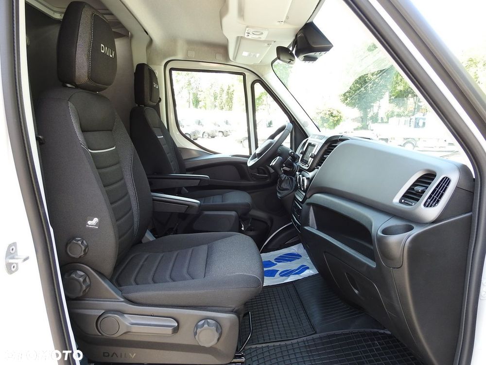 Iveco DAILY 35S18 NOWY PLANDEKA 8 PALET TEMPOMAT NAWIGACJA LEDY AUTOMAT HI-MATIC 180KM - 39