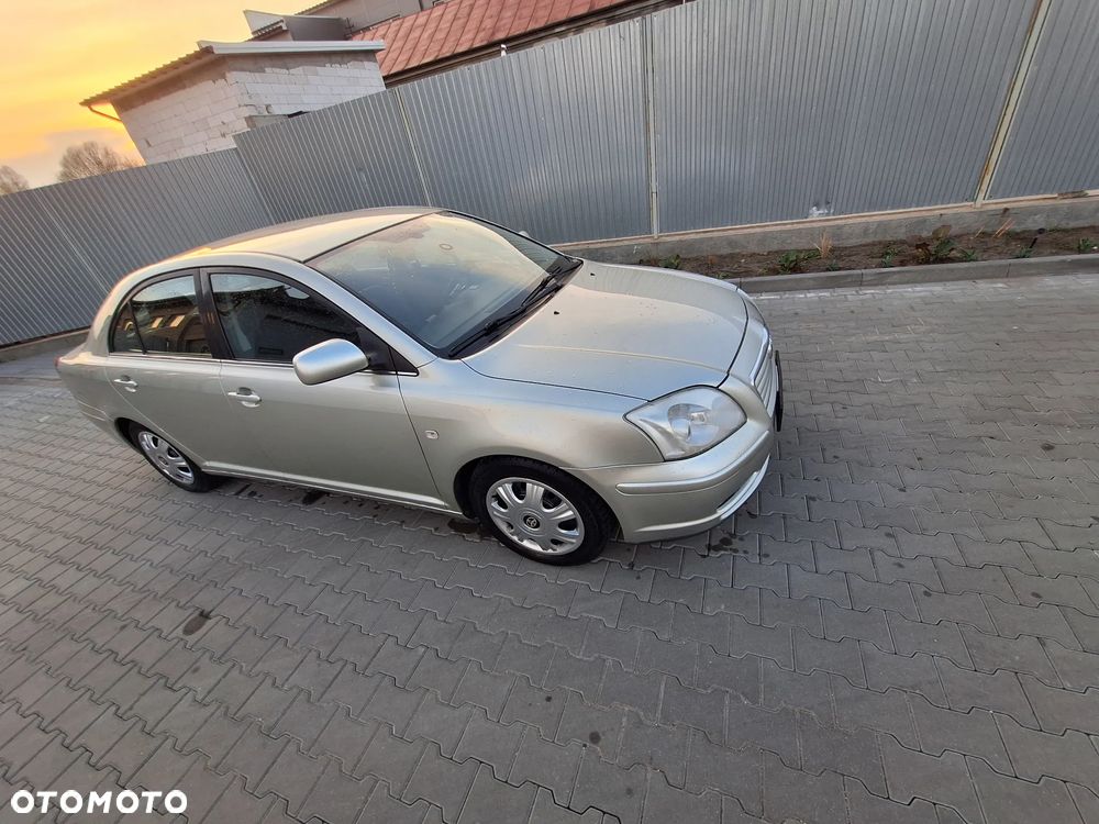 Toyota Avensis 1.8 VVT-i Sol - 4