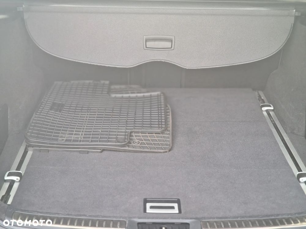 Toyota Avensis 2.0 D-4D Premium - 11