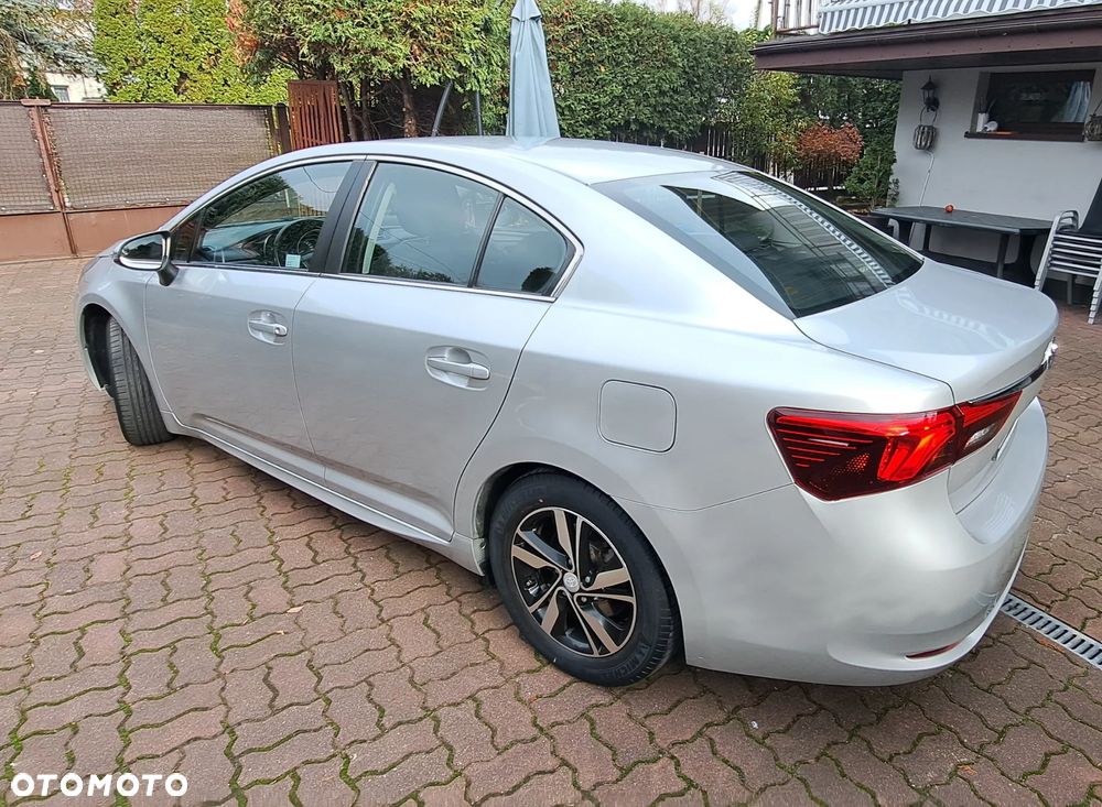 Toyota Avensis 1.6 Active - 3