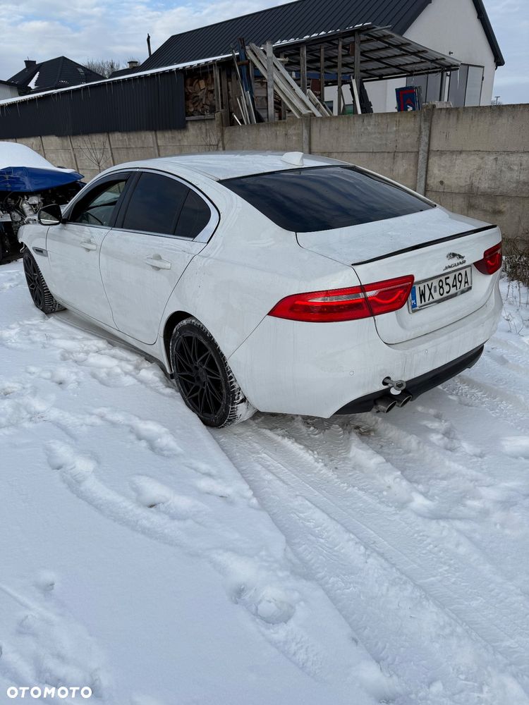 Jaguar XE 2.0 D Prestige - 2
