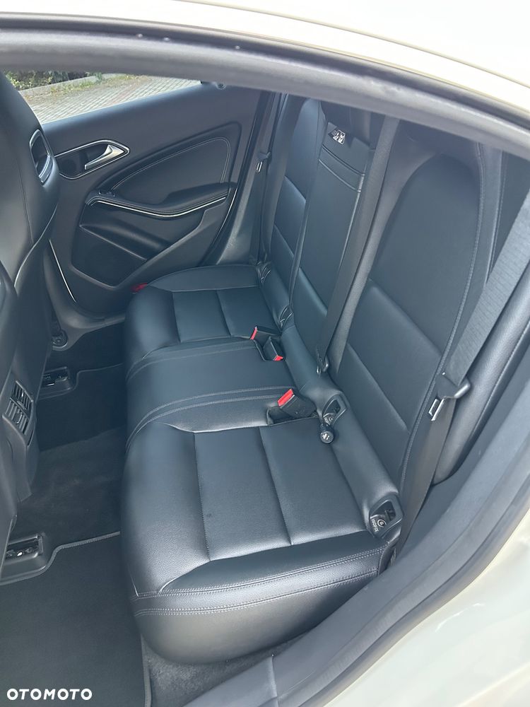 Mercedes-Benz CLA 250 4-Matic - 14