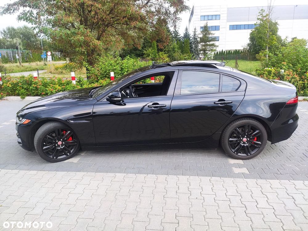 Jaguar XE P250 S - 2
