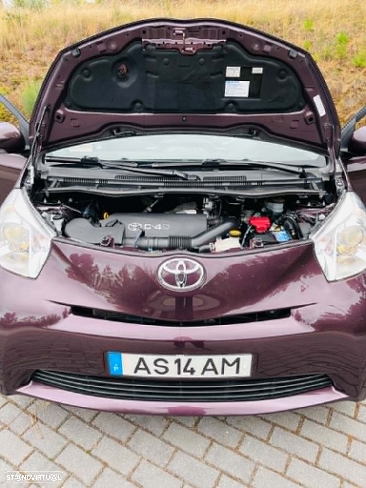 Toyota iQ 1.4 D-4D + - 16