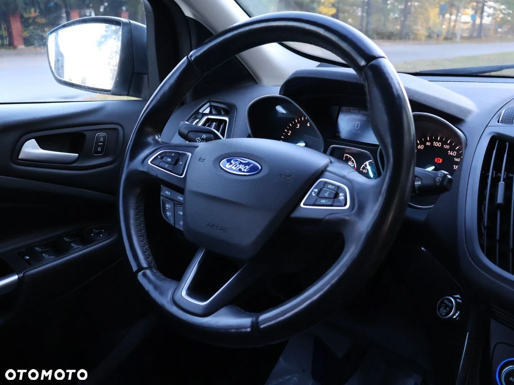 Ford Kuga 1.5 EcoBoost 2x4 Titanium - 25