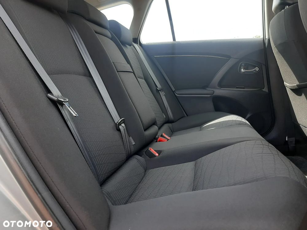 Toyota Avensis 1.8 Executive - 21