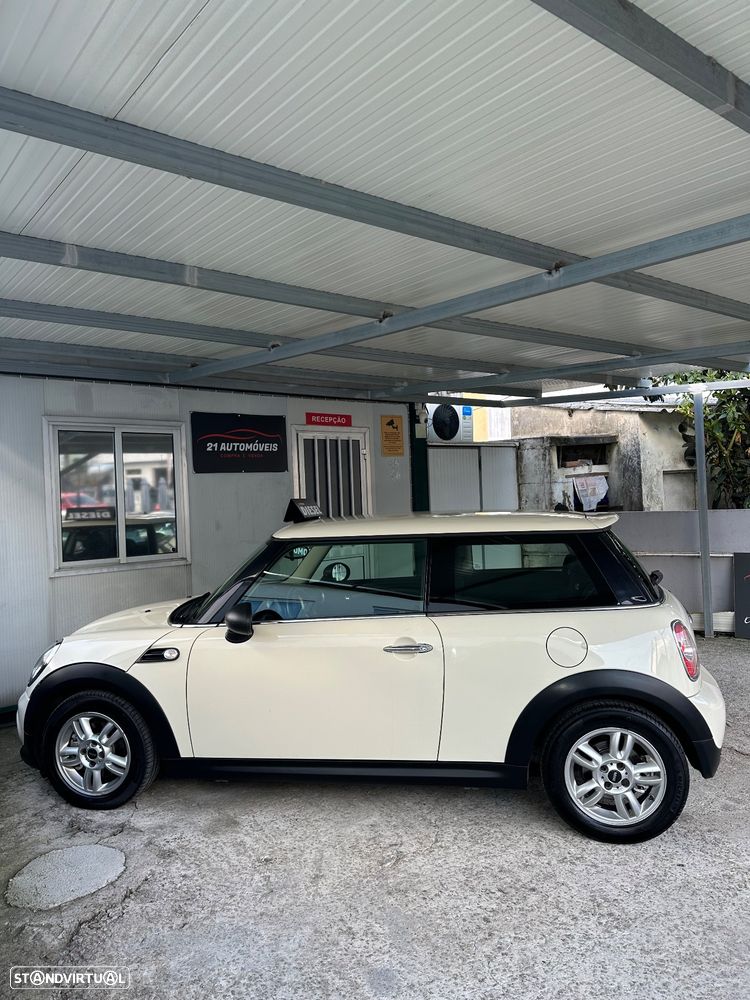 MINI 3 Portas One D - 11