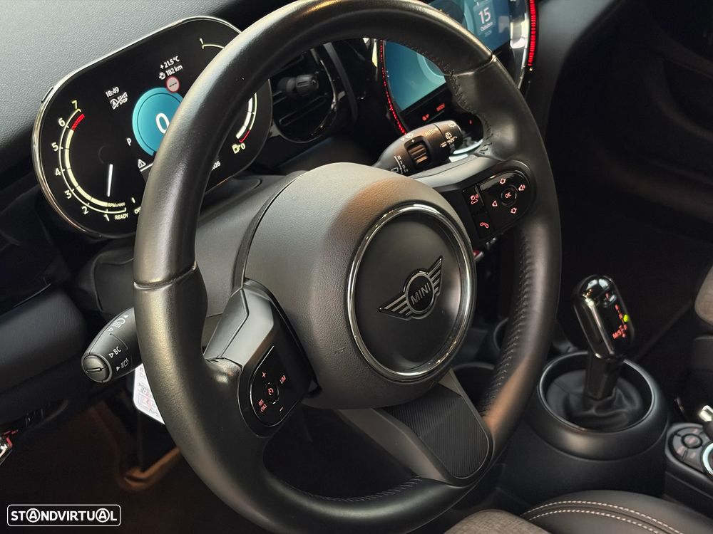 MINI 5 Portas Cooper Aut. Essential - 33