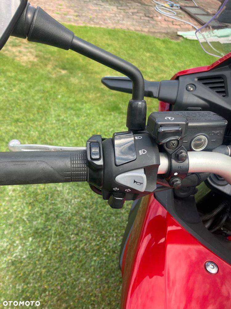 Honda VFR - 4