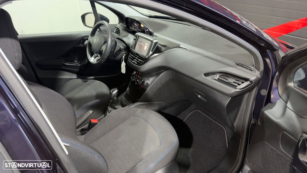 Peugeot 208 1.2 PureTech Signature - 14