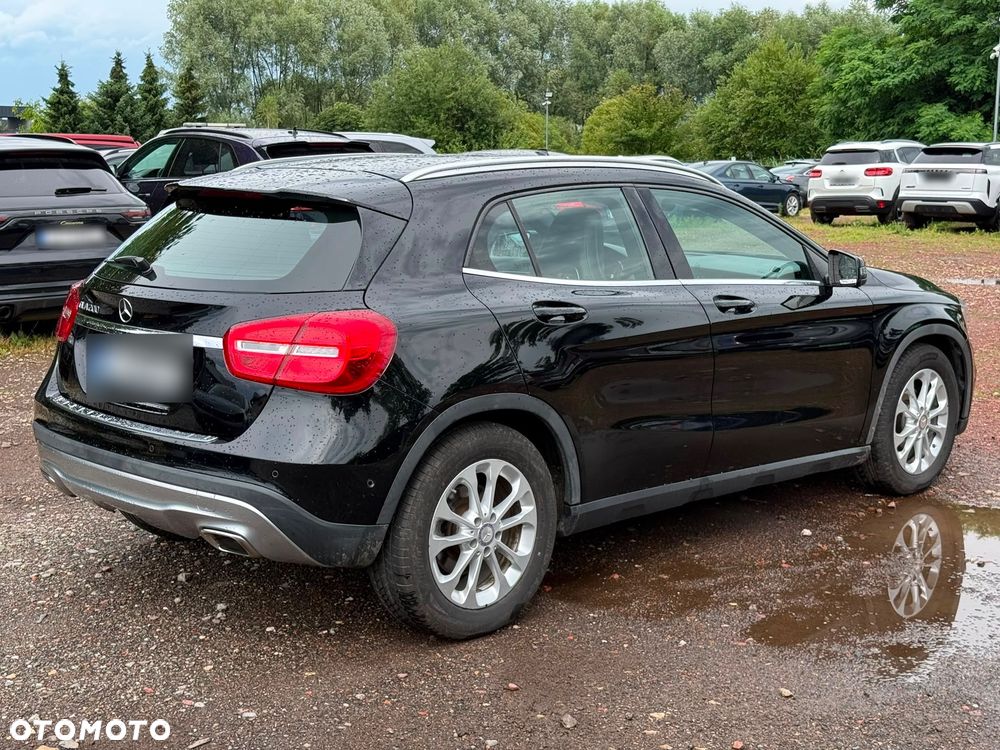 Mercedes-Benz GLA 200 7G-DCT - 7