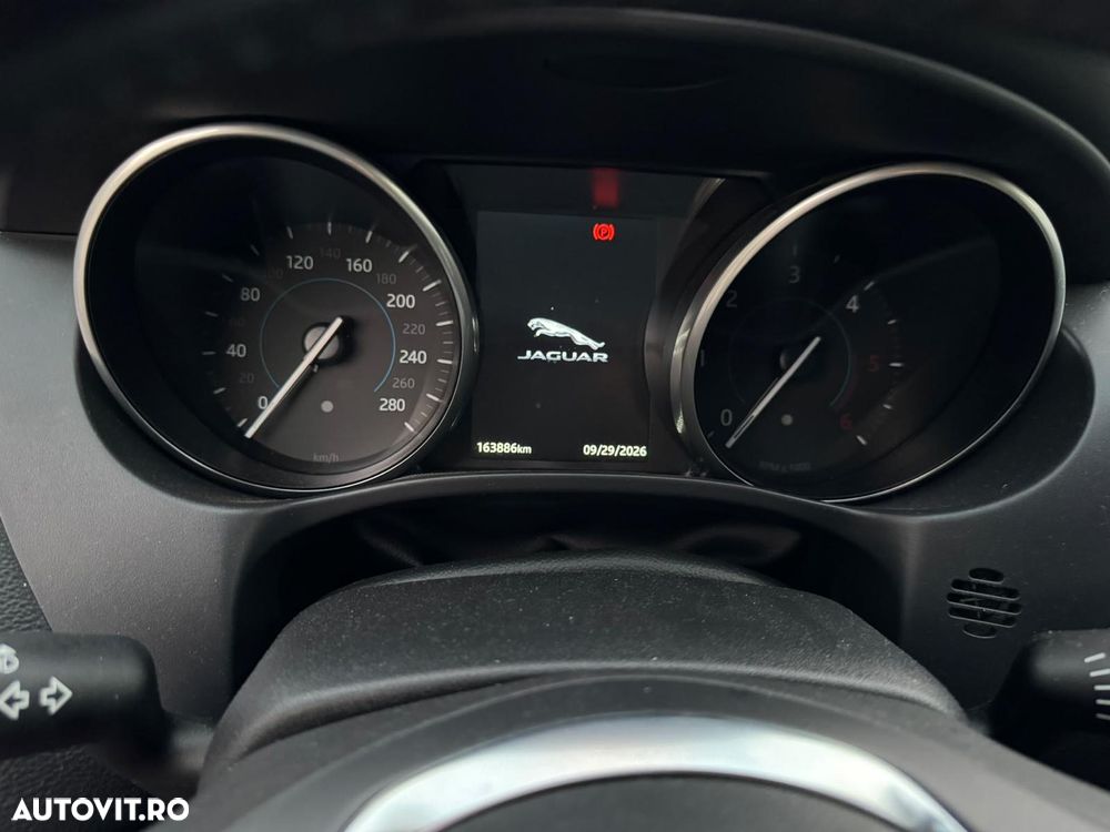 Jaguar XE - 6