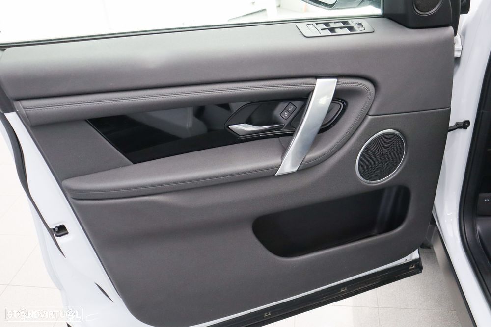 Land Rover Discovery Sport P300e Dynamic SE - 27