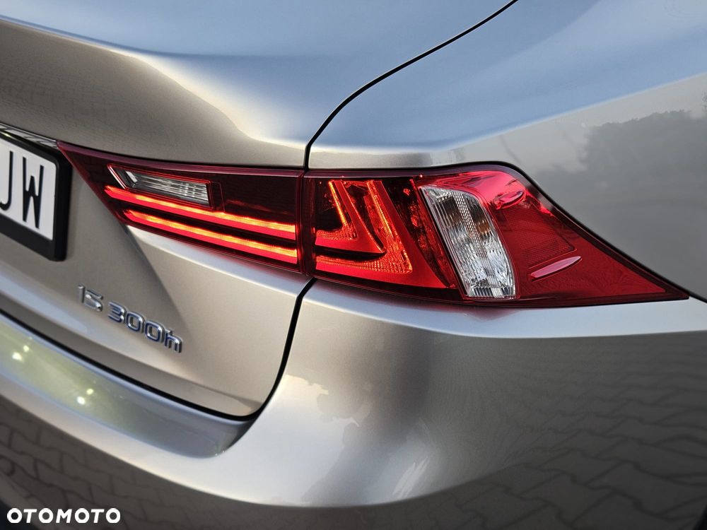 Lexus IS 300h Comfort - 33