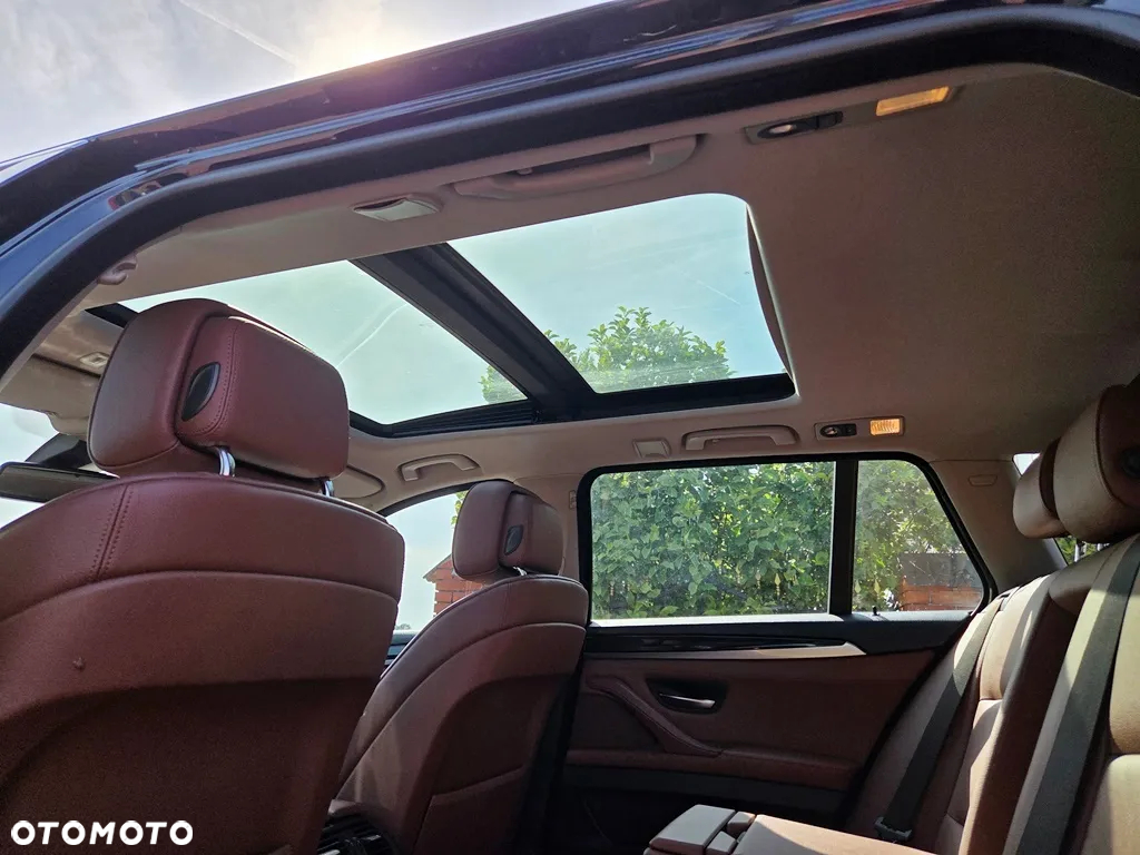 BMW Seria 5 525d xDrive Touring - 25