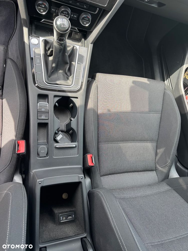 Volkswagen Passat 2.0 TDI SCR Comfortline - 16