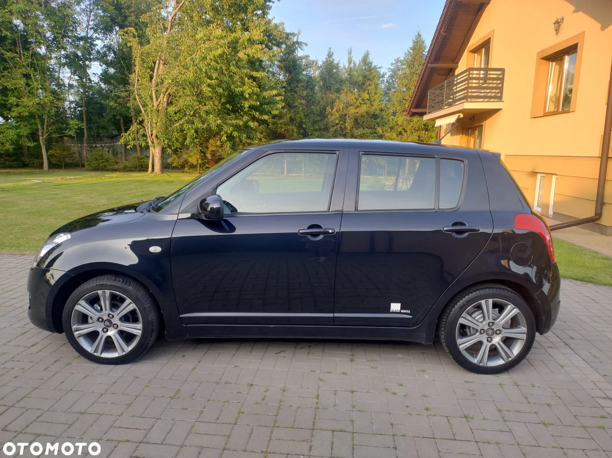 Suzuki Swift 1.3 Black and White - 13
