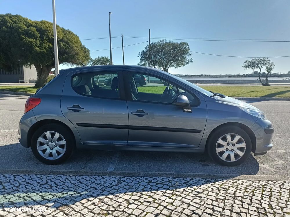 Peugeot 207 - 6