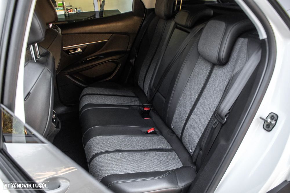 Peugeot 3008 PureTech 130 Stop & Start GPF EAT8 Allure - 26