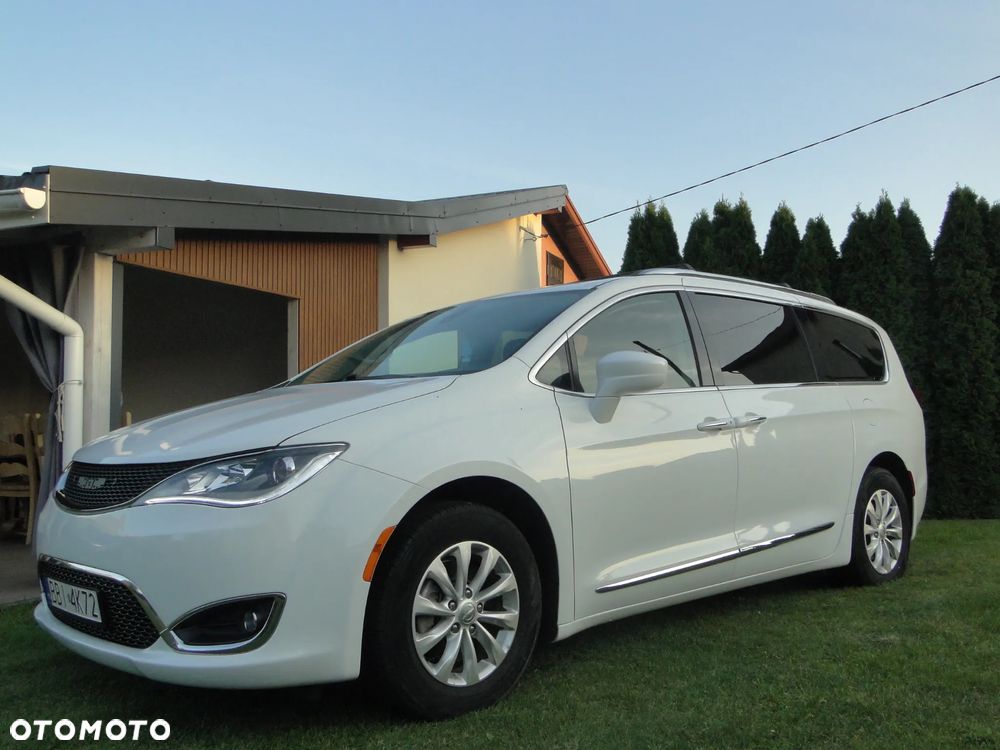 Chrysler Pacifica - 2