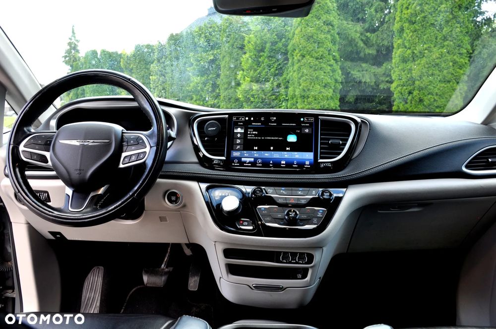 Chrysler Pacifica - 32
