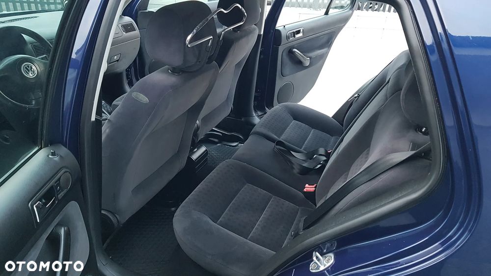 Volkswagen Golf 1.6 Comfortline - 27