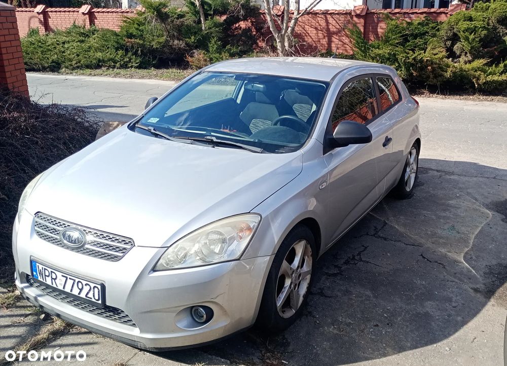 Kia Ceed - 1
