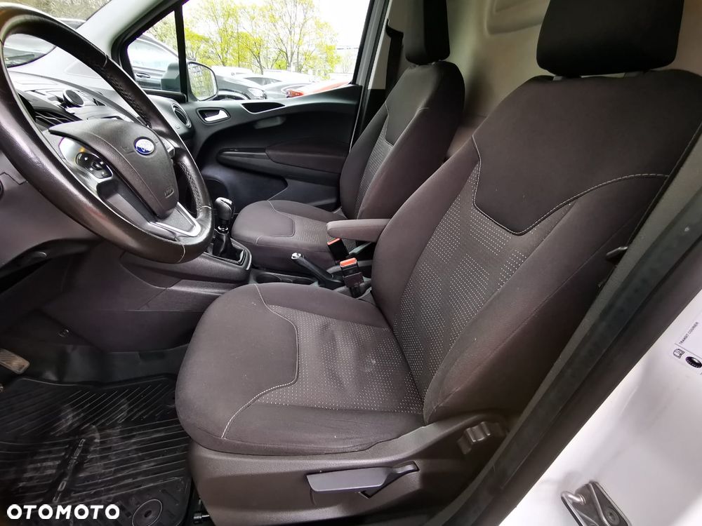 Ford Transit Courier - 12