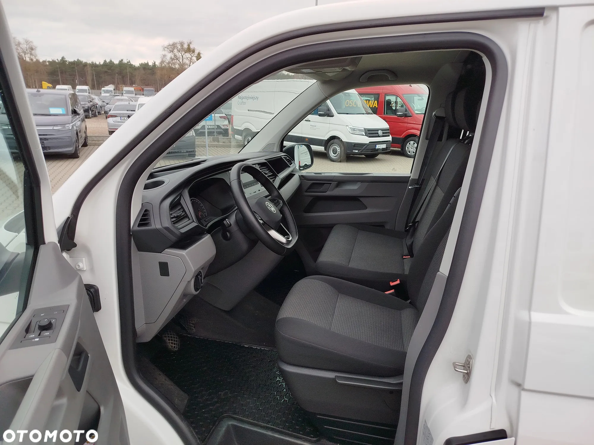 Volkswagen TRANSPORTER T6.1 FURGON / Silnik: 2,0 TDI / 110 kW (150 KM) / skrzynia biegów: 6-biegowa manualna / Rozstaw osi: 3400 mm - 8