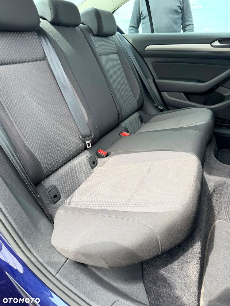 Volkswagen Passat - 17