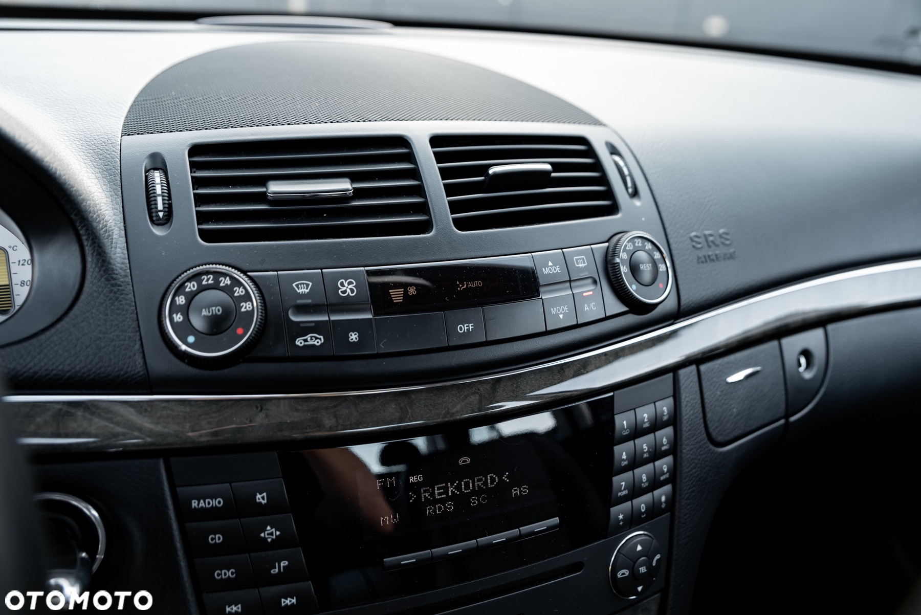 Mercedes-Benz Klasa E 200 BlueEFFICIENCY 7G-TRONIC Avantgarde - 29