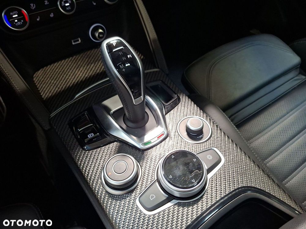 Alfa Romeo Stelvio - 17