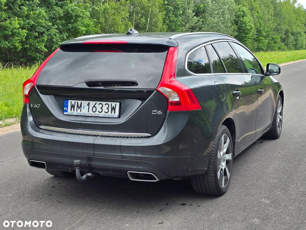 Volvo V60 D6 AWD Plug-in Hybrid Summum - 3