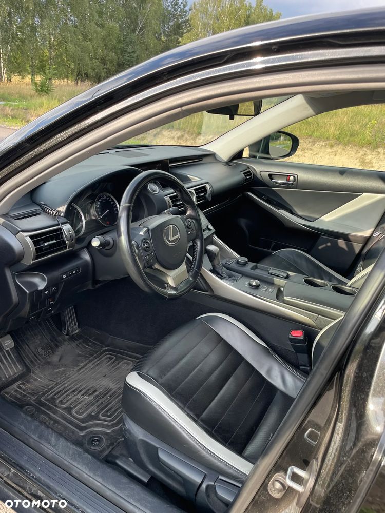 Lexus IS 200t Elegance - 12
