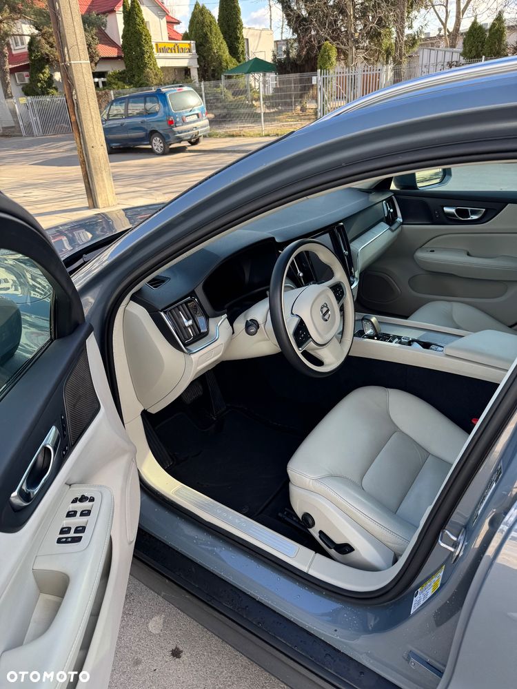 Volvo V60 Cross Country B5 B AWD Plus - 9