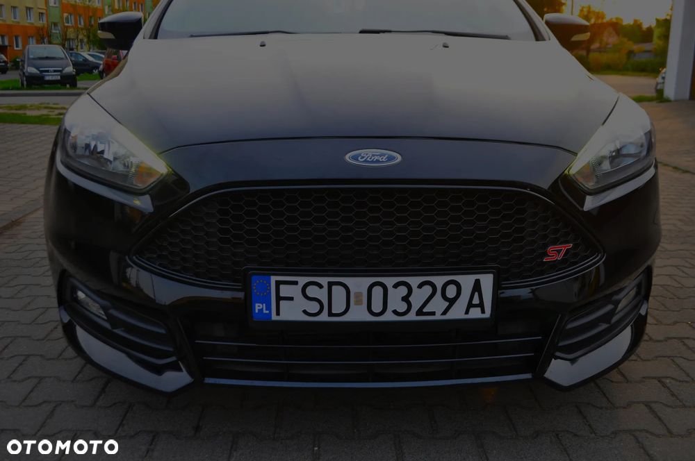 Ford Focus 2.0 EcoBoost ST - 30