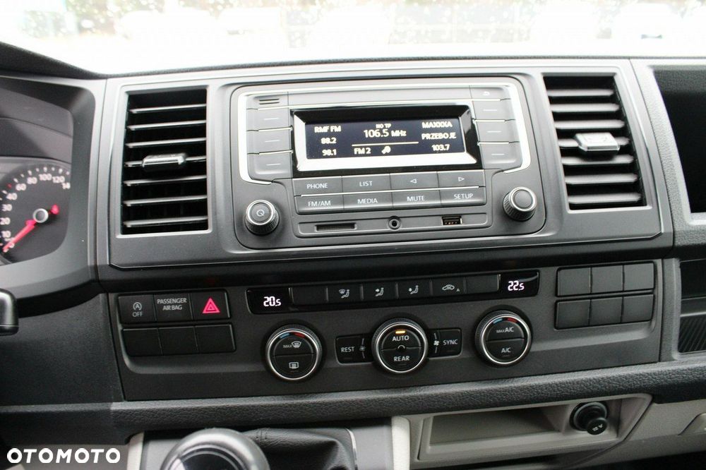 Volkswagen Caravelle - 15