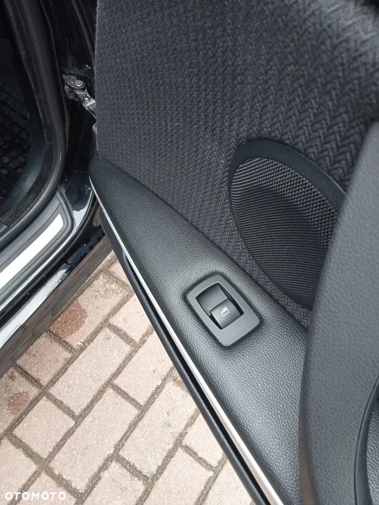 BMW Seria 3 318d - 15